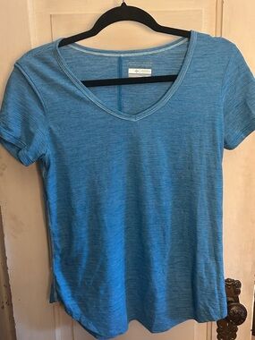 Columbia Women’s Heathered Light Blue V-Neck Short Sleeve Athletic Tee